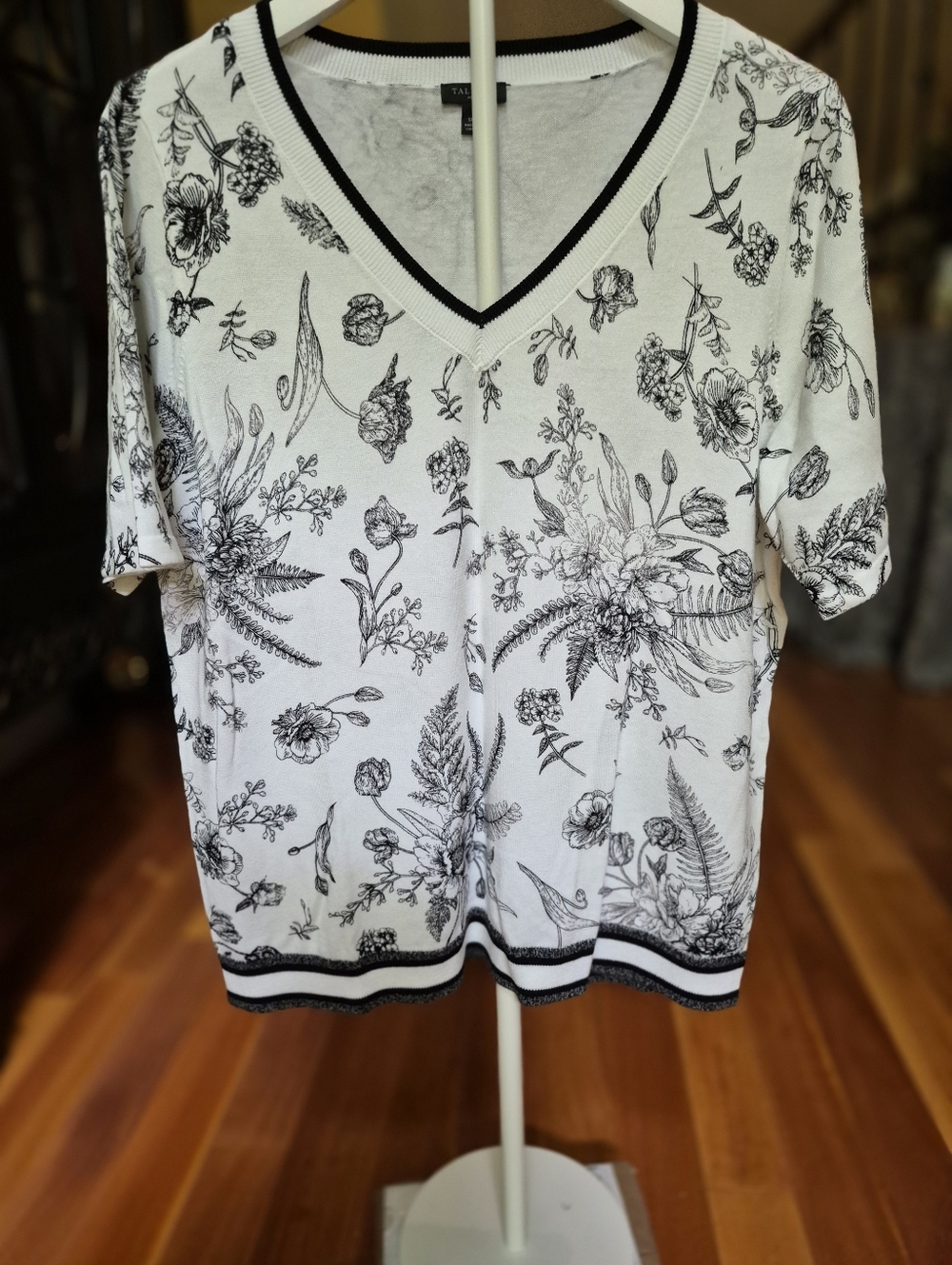 Talbots White Short-Sleeve V-Neck Top with Black Botanical Sketch Print - Picture 3 of 9